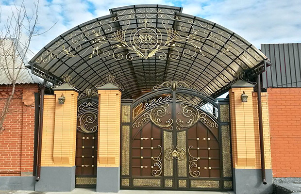 Купить или заказать ворота для дома с навесом - стильные и надежные решения для вашего участка в Искитиме от 42907 руб | ВоротМастер-Скм